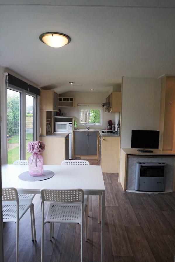 Vakantieverblijf Aan De Dijk Hotel Hippolytushoef ภายนอก รูปภาพ